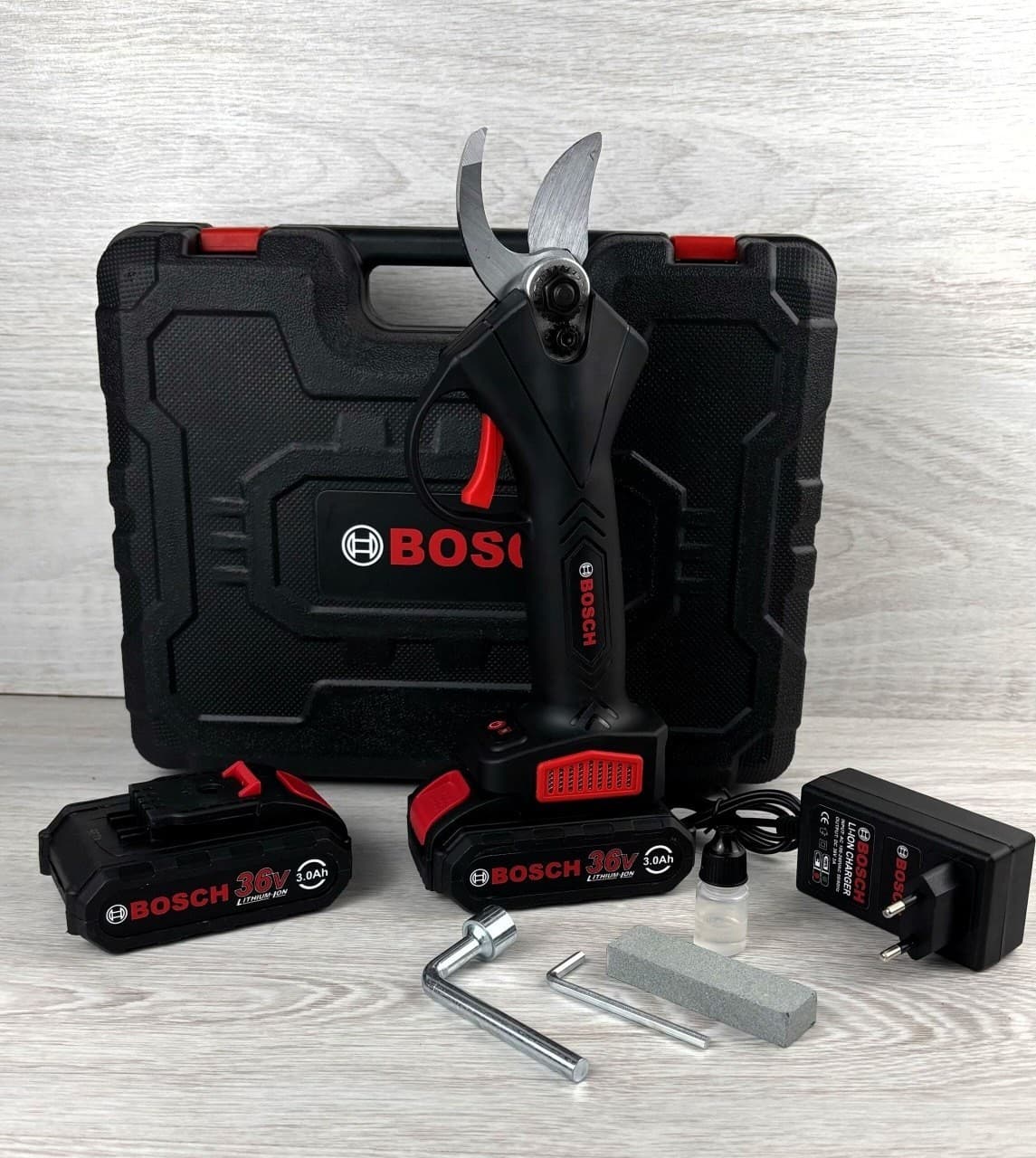 Акумуляторний секатор садовий Bosch